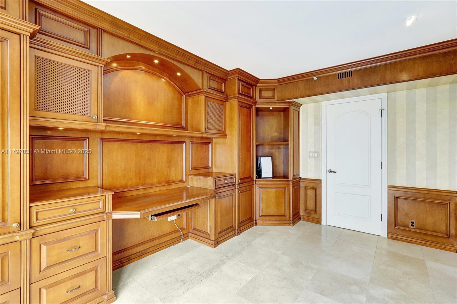 Aventura, Florida, 33180, United States, 4 Bedrooms Bedrooms, ,5 BathroomsBathrooms,Residential,For Sale,1796989