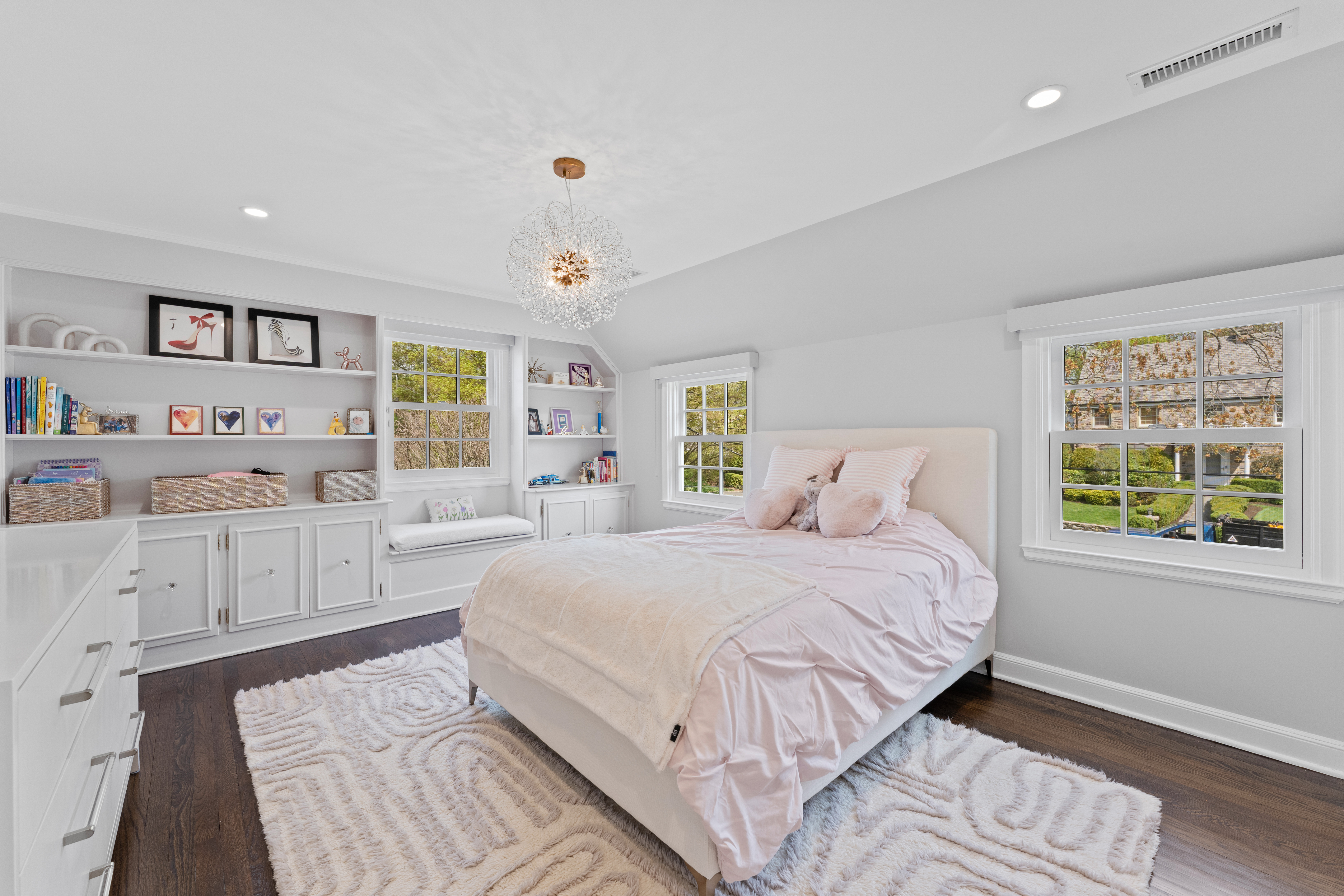  Offering timeless design, refined finishes, and exceptional comfort. - 物件實景