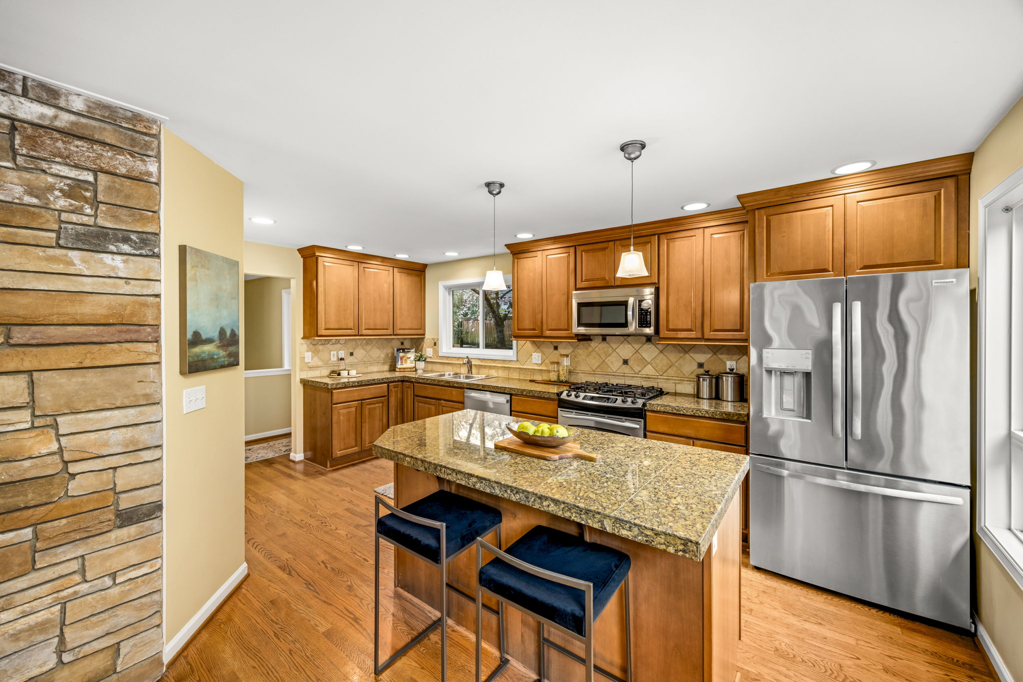  231 105th Ave SE, Bellevue, WA 98004 - 物件實景