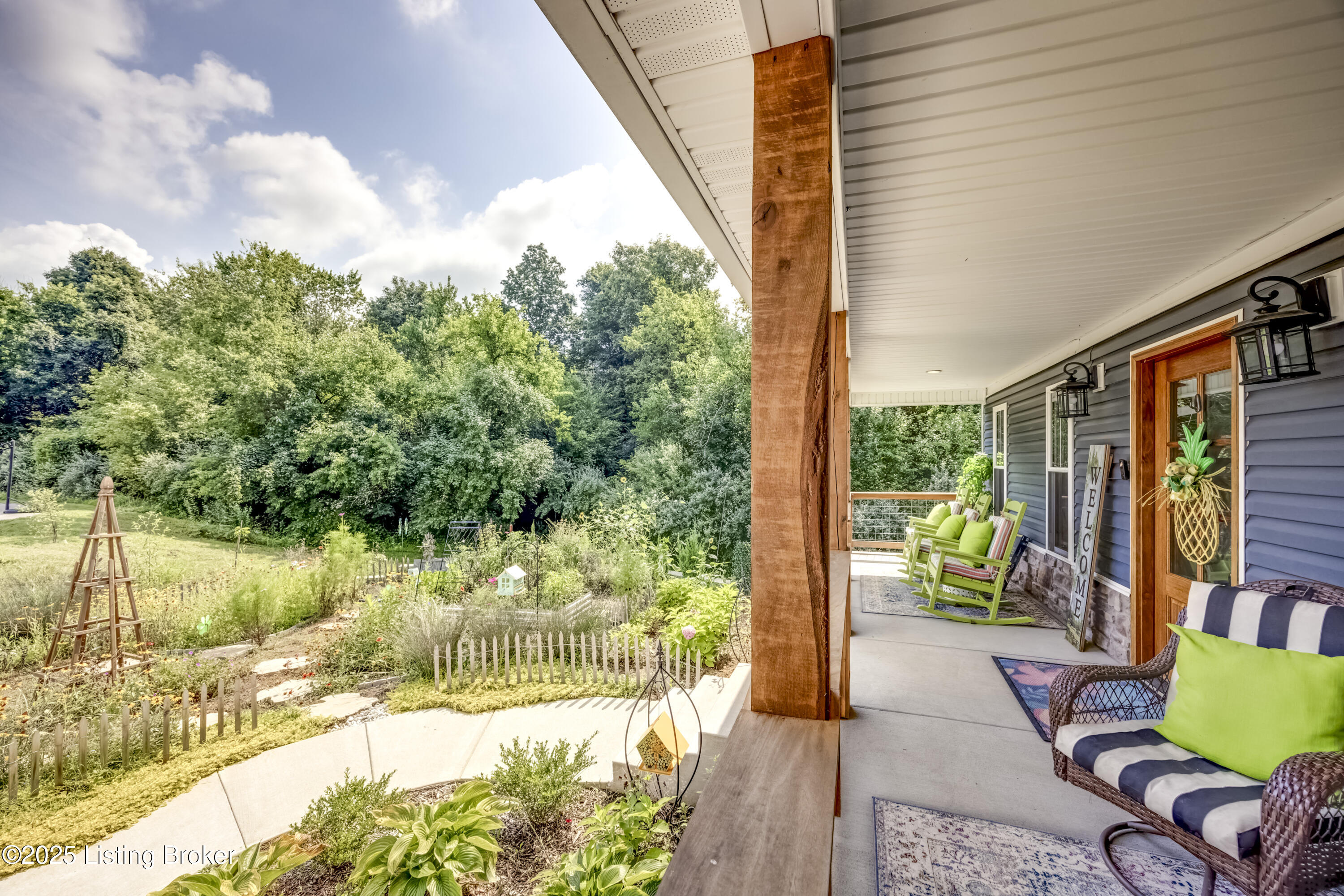 Crestwood, Kentucky, 40014, United States, 5 Bedrooms Bedrooms, ,4 BathroomsBathrooms,Residential,For Sale,1907085