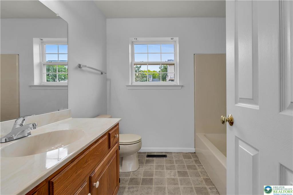 Northampton, Pennsylvania, 18067, United States, 3 Bedrooms Bedrooms, ,3 BathroomsBathrooms,Residential,For Sale,2049020