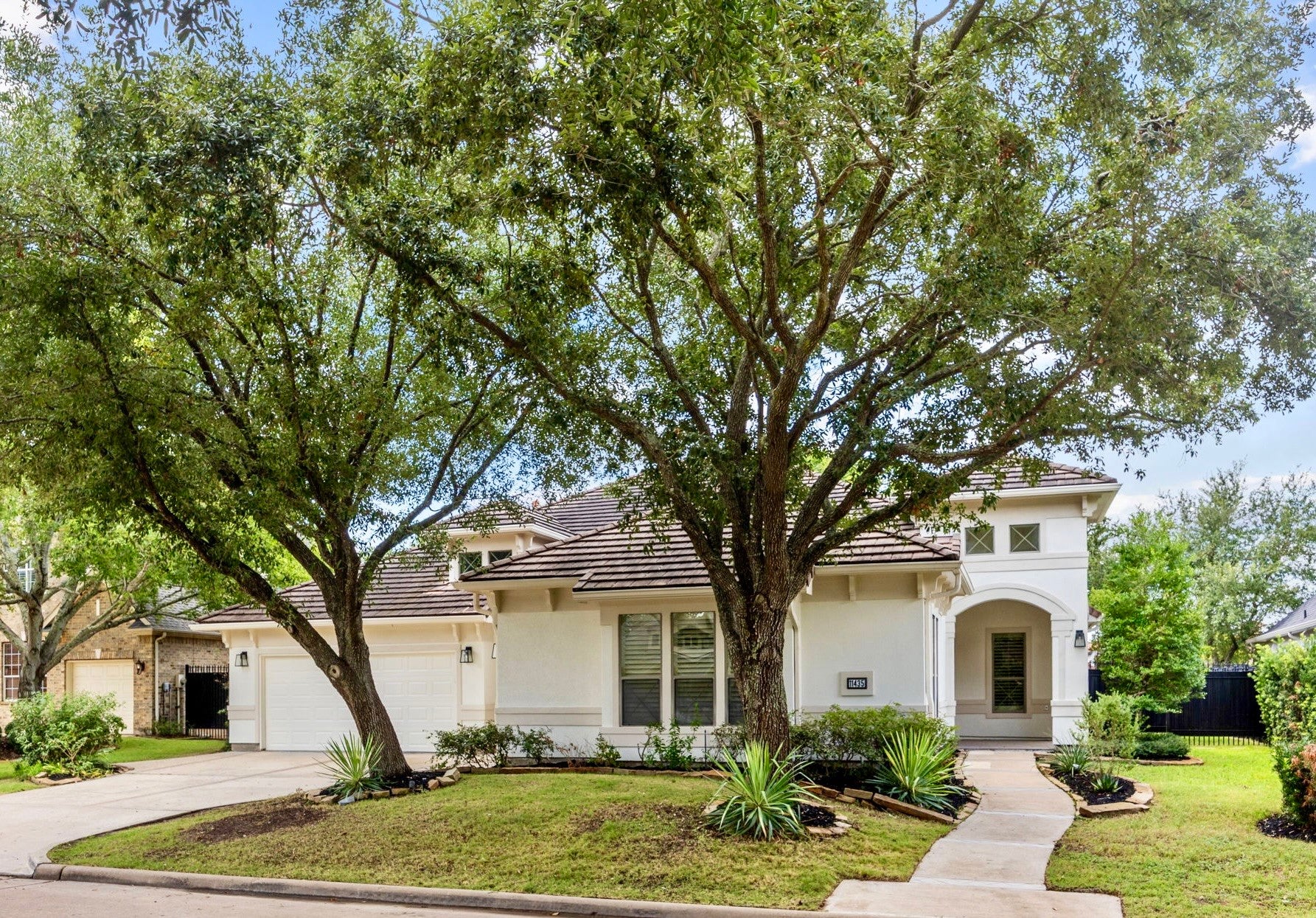 Legend Manor Dr, Houston, TX 77082