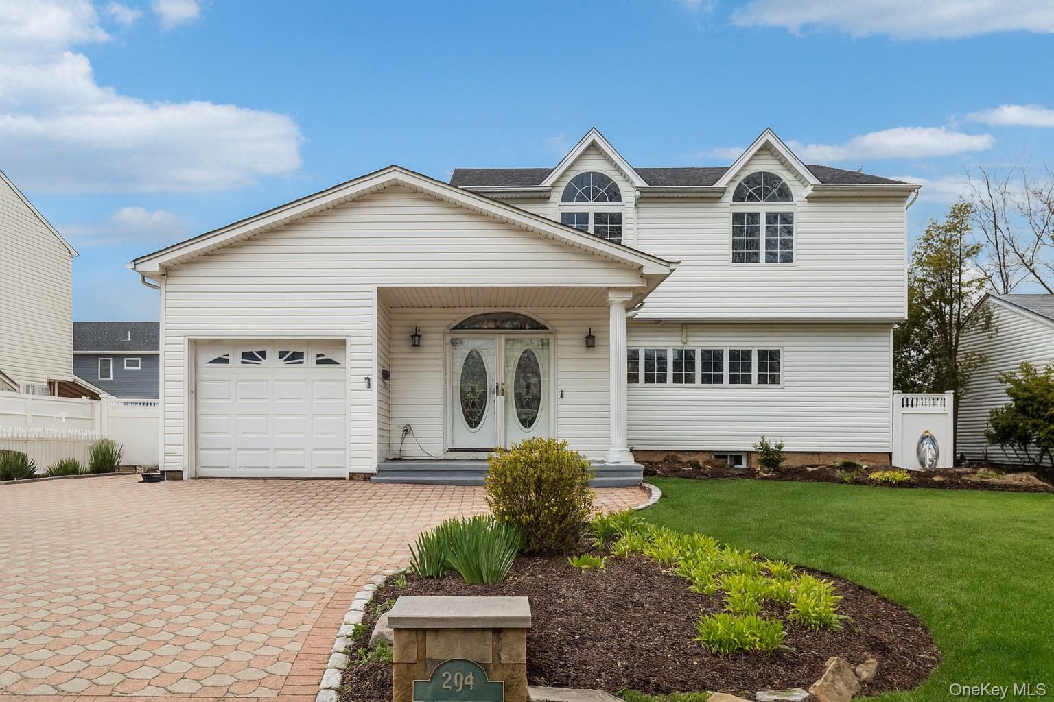 Massapequa Park, New York, 11762, United States, 3 Bedrooms Bedrooms, ,4 BathroomsBathrooms,Residential,For Sale,2003275