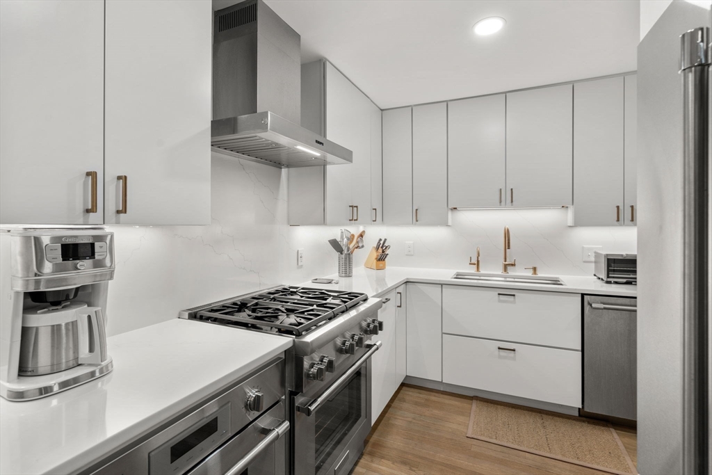 Brookline, Massachusetts, 02446, United States, 3 Bedrooms Bedrooms, ,2 BathroomsBathrooms,Residential,For Sale,1891441