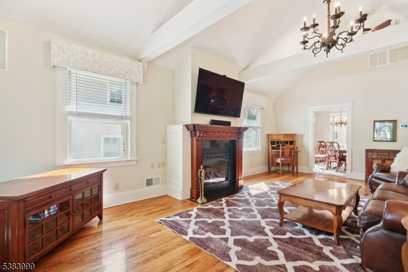 Millburn Twp., New Jersey, 07078, United States, 3 Bedrooms Bedrooms, ,3 BathroomsBathrooms,Residential,For Sale,1988129