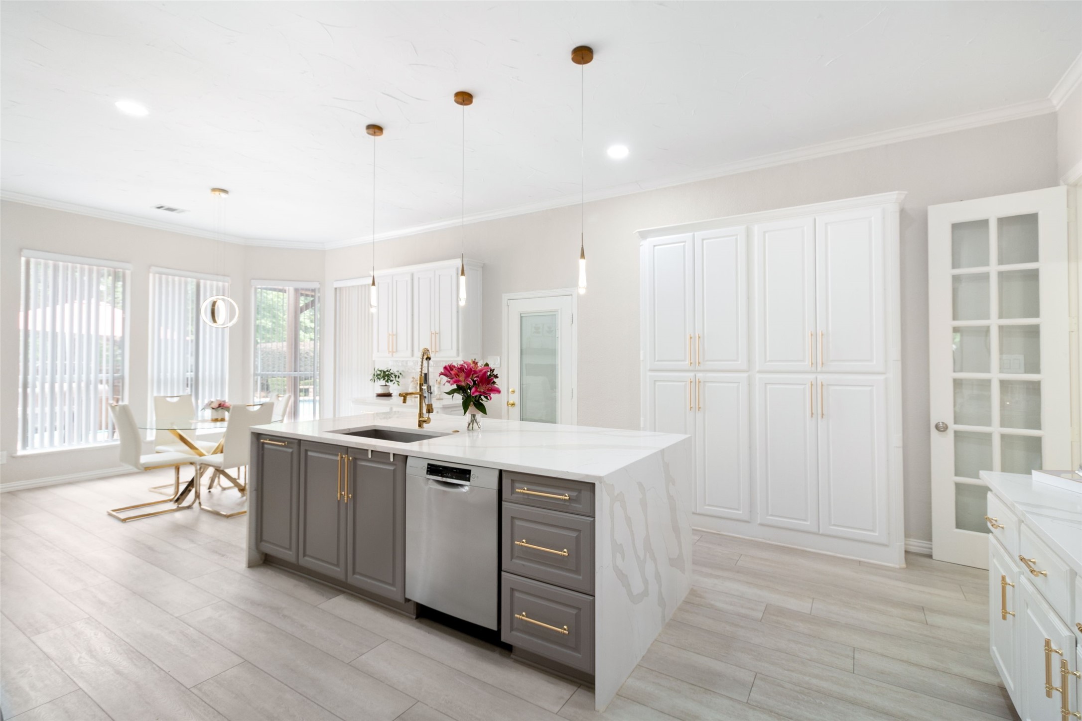 Southlake, Texas, 76092, United States, 5 Bedrooms Bedrooms, ,5 BathroomsBathrooms,Residential,For Sale,1898748