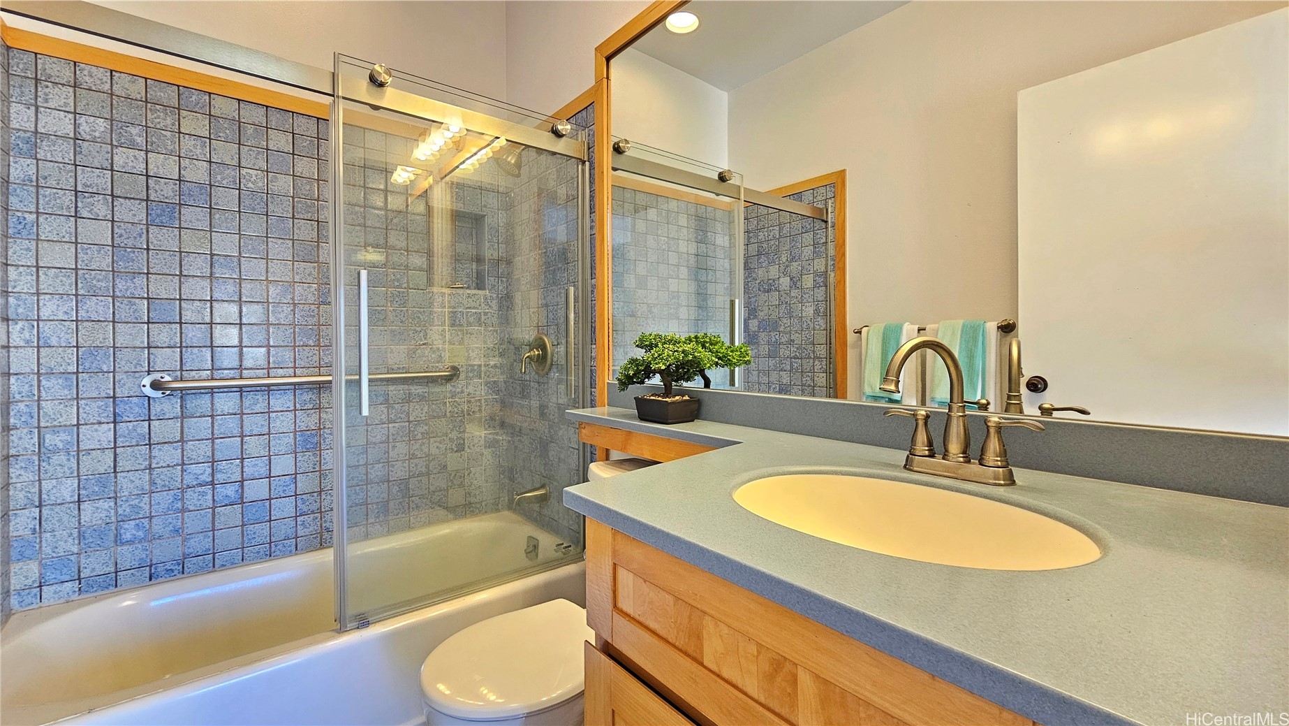 Honolulu, Hawaii, 96821, United States, 2 Bedrooms Bedrooms, ,3 BathroomsBathrooms,Residential,For Sale,1838475