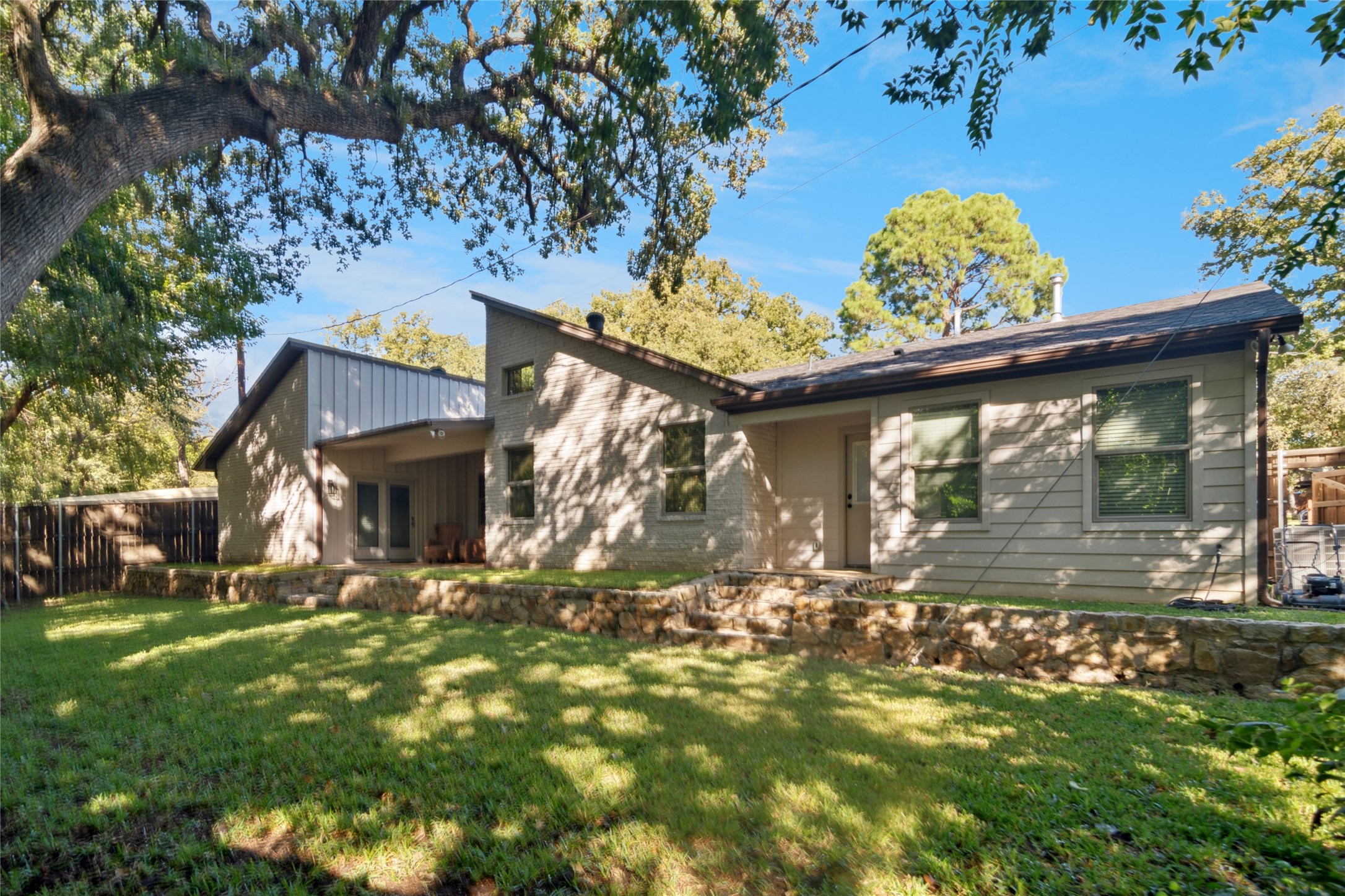 Highland Village, Texas, 75077, United States, 4 Bedrooms Bedrooms, ,3 BathroomsBathrooms,Residential,For Sale,1989492