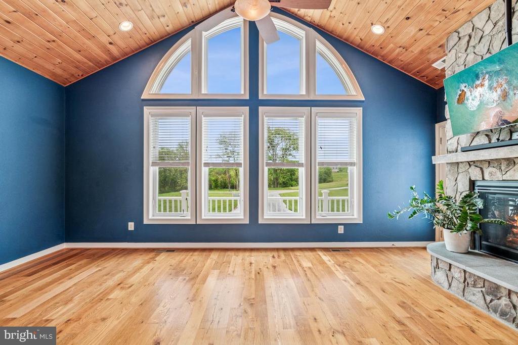 Hillsboro, Virginia, 20132, United States, 2 Bedrooms Bedrooms, ,2 BathroomsBathrooms,Residential,For Sale,1798286