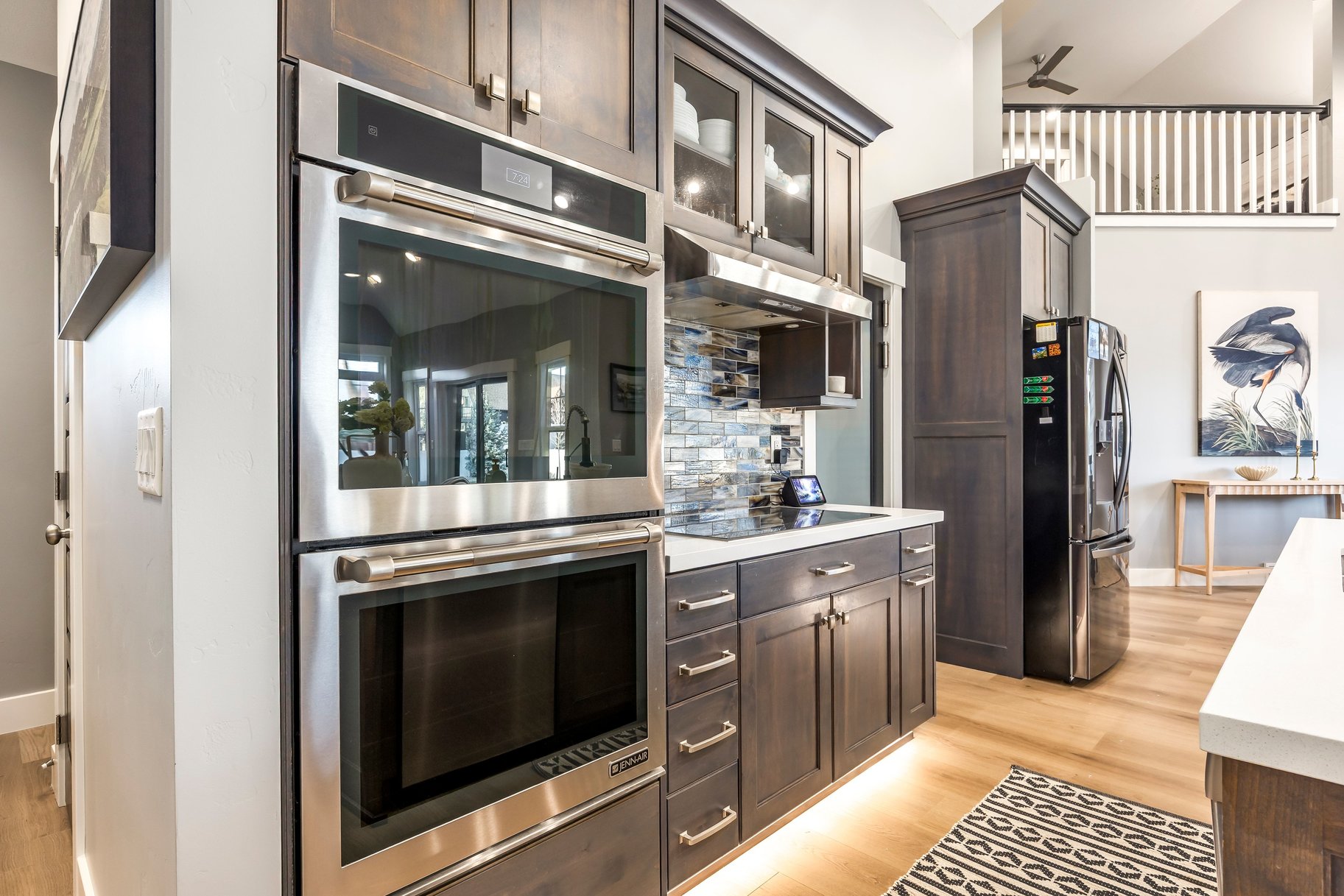  Beautiful Craftsman Rambler With Basement Apartment, Sports Pool and Pool House - 物件實景
