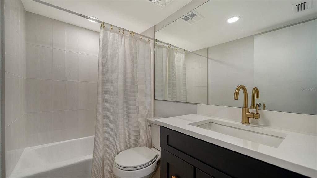 Sarasota, Florida, 34231, United States, 3 Bedrooms Bedrooms, ,2 BathroomsBathrooms,Residential,For Sale,1986536