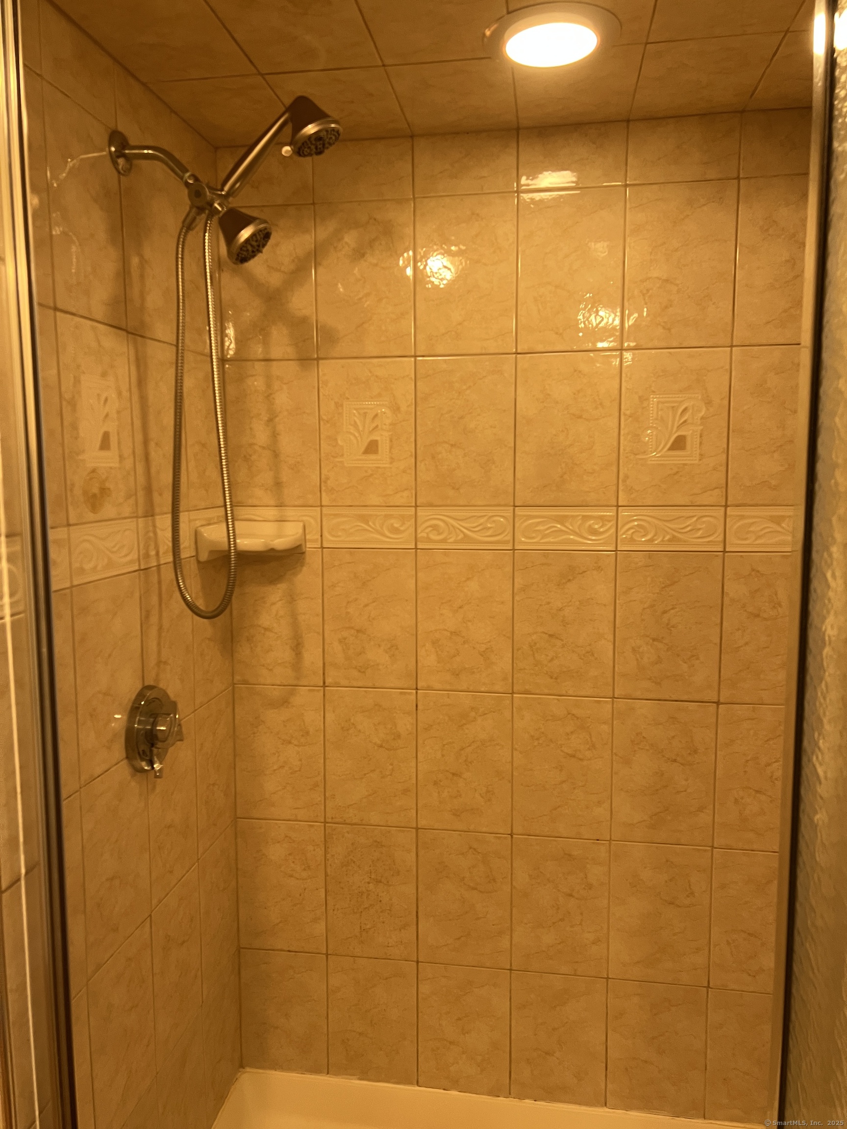 New Haven, Connecticut, 06511, United States, 5 Bedrooms Bedrooms, ,3 BathroomsBathrooms,Residential,For Sale,1826749