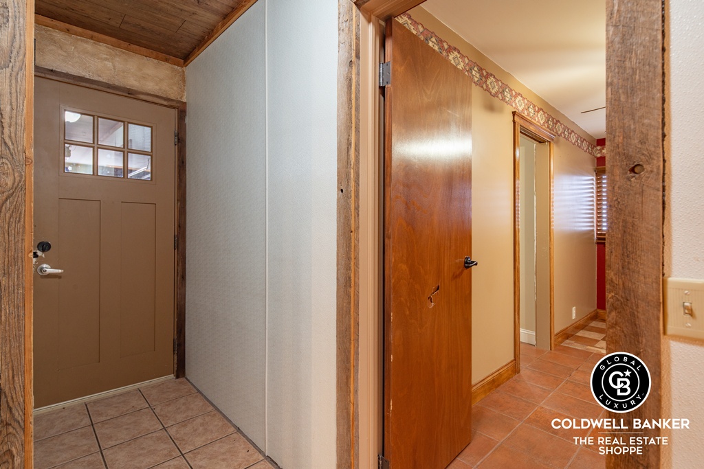 Garden City, Kansas, 67846, United States, 4 Bedrooms Bedrooms, ,Residential,For Sale,2003039