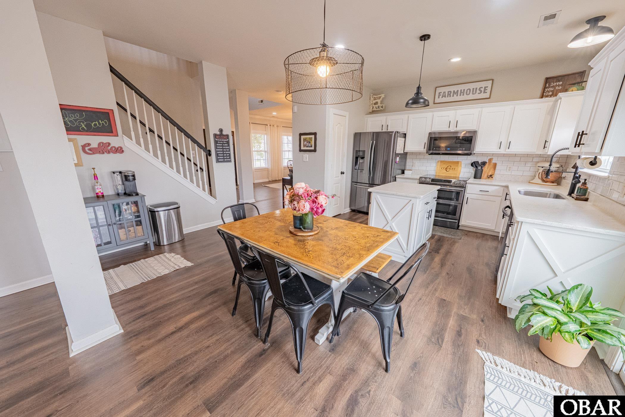 Moyock, North Carolina, 27958, United States, 6 Bedrooms Bedrooms, ,3 BathroomsBathrooms,Residential,For Sale,1997191