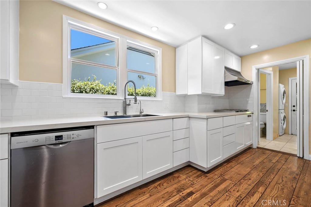 Sherman Oaks, California, 91403, United States, 4 Bedrooms Bedrooms, ,3 BathroomsBathrooms,Residential,For Sale,1848816