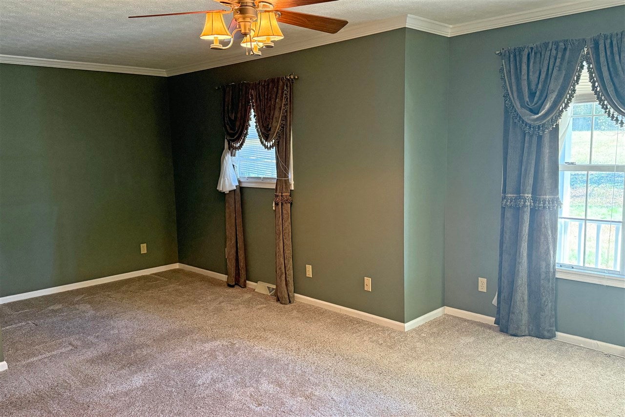 Scottsville, Kentucky, 42164, United States, 4 Bedrooms Bedrooms, ,3 BathroomsBathrooms,Residential,For Sale,1995978