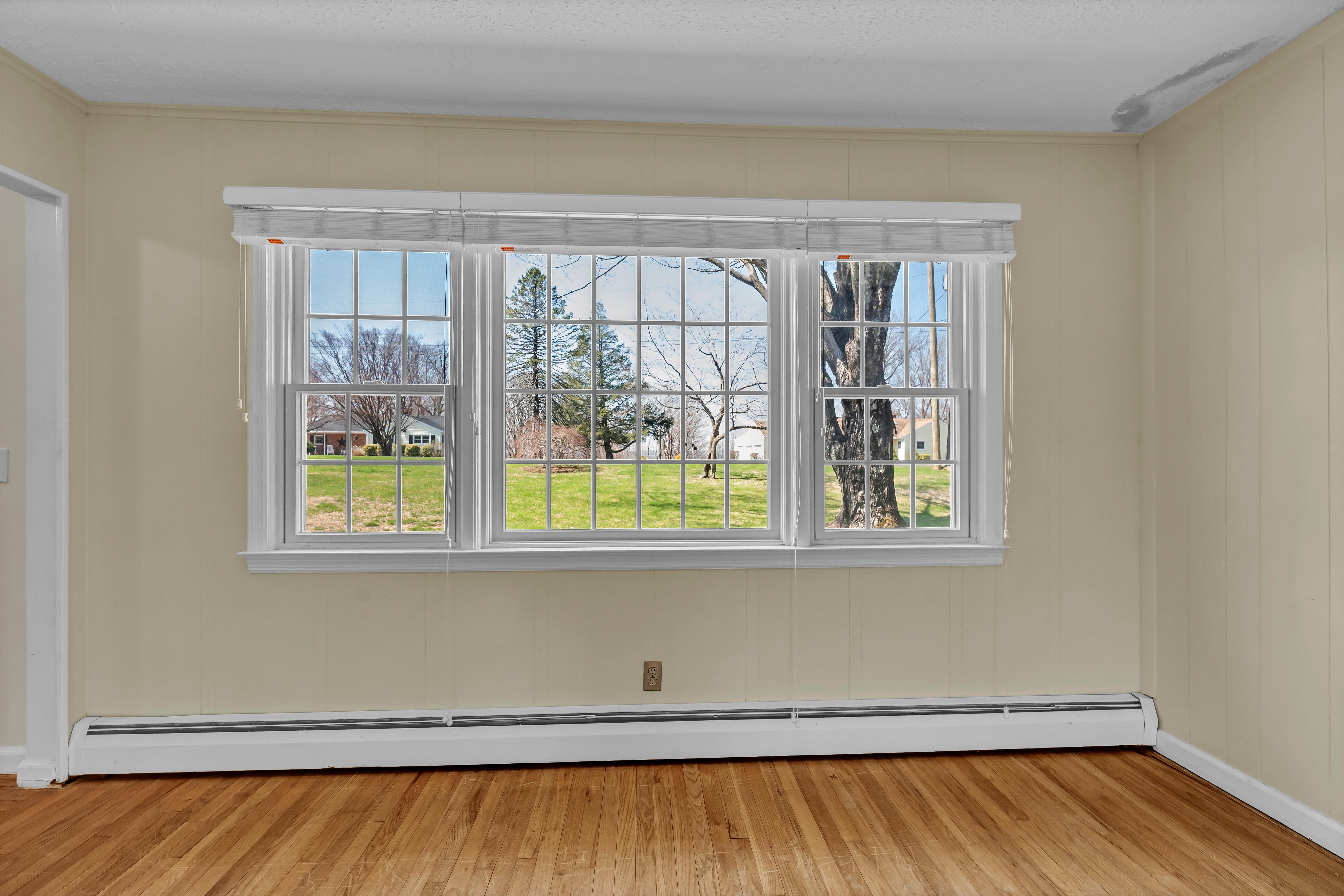  Well Built Colonial - 物件實景