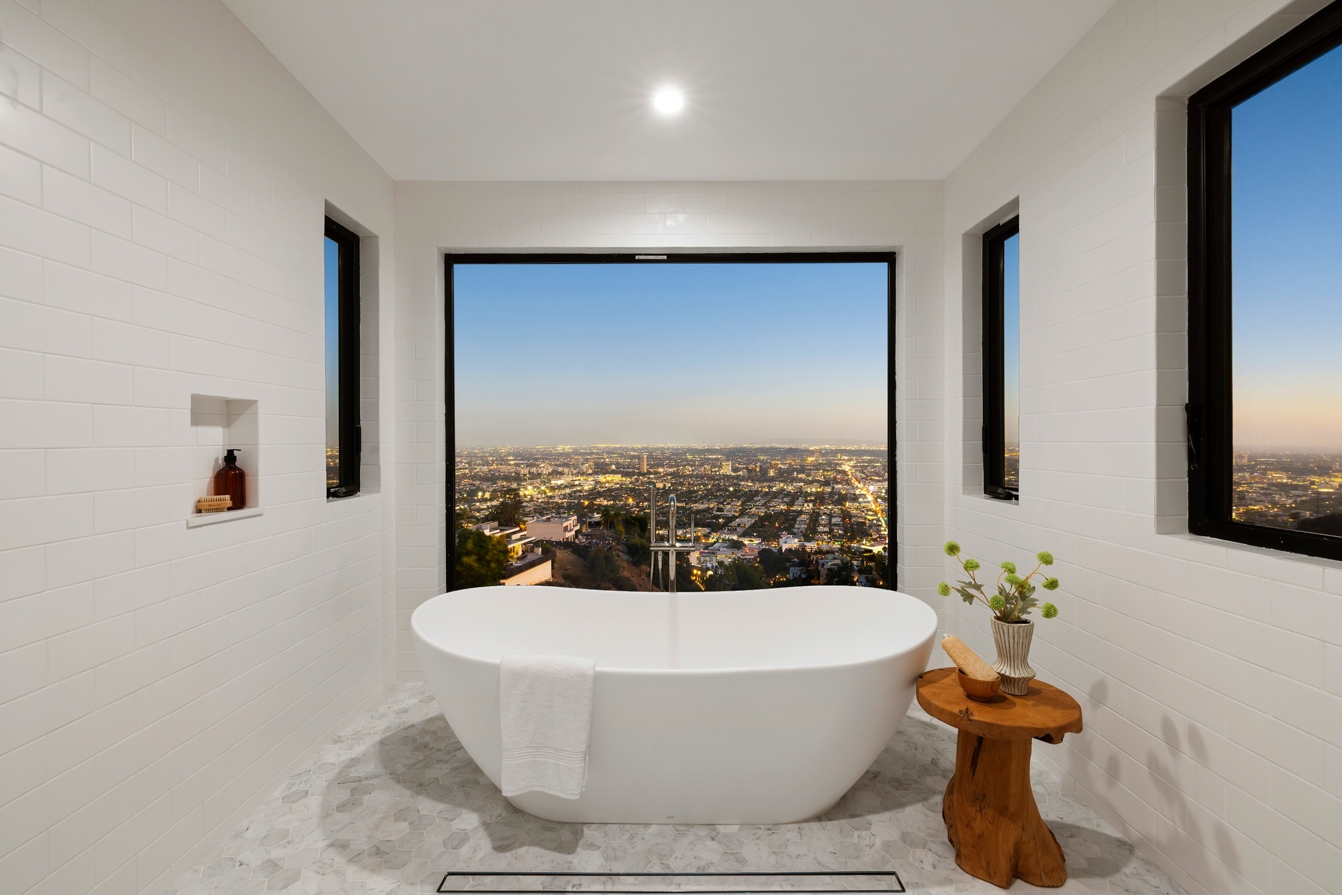  8446 Grand View Dr - 物件實景