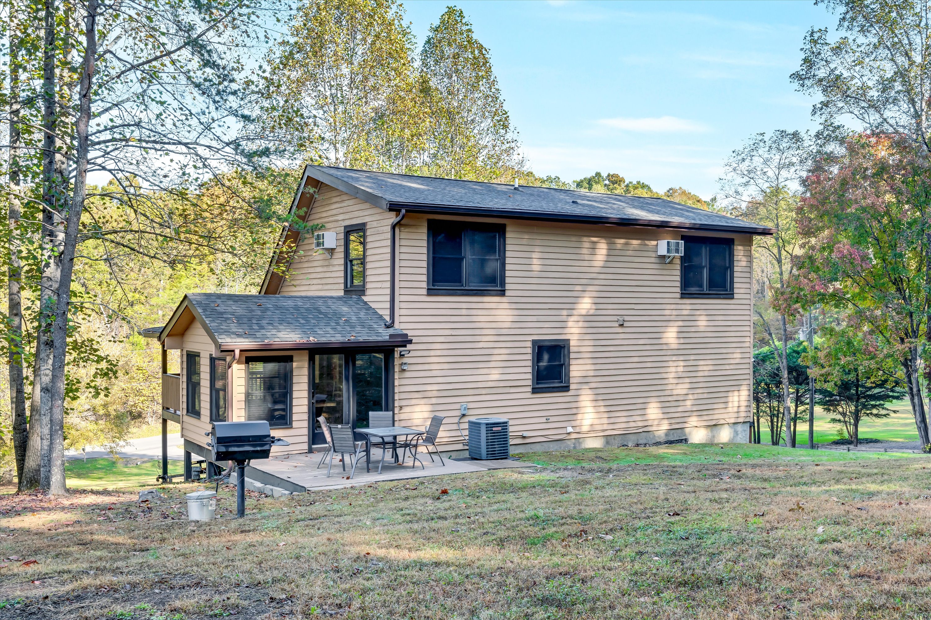 Sevierville, Tennessee, 37862, United States, 4 Bedrooms Bedrooms, ,5 BathroomsBathrooms,Residential,For Sale,1915370