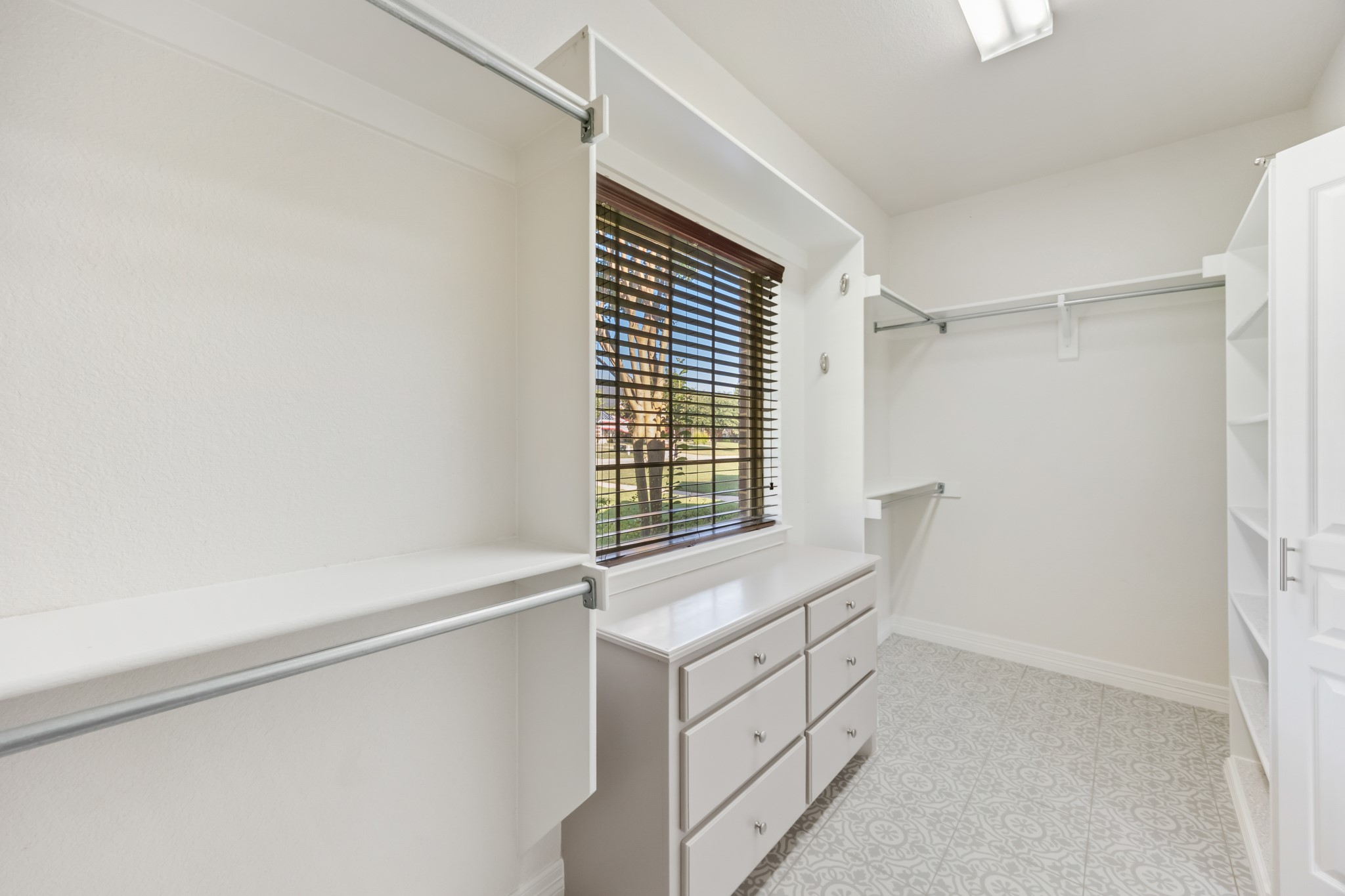 Midlothian, Texas, 76065, United States, 4 Bedrooms Bedrooms, ,3 BathroomsBathrooms,Residential,For Sale,1972696