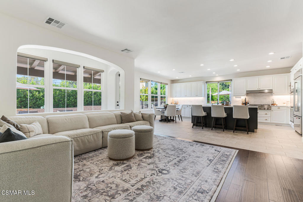 Simi Valley, California, 93065, United States, 4 Bedrooms Bedrooms, ,4 BathroomsBathrooms,Residential,For Sale,1978928