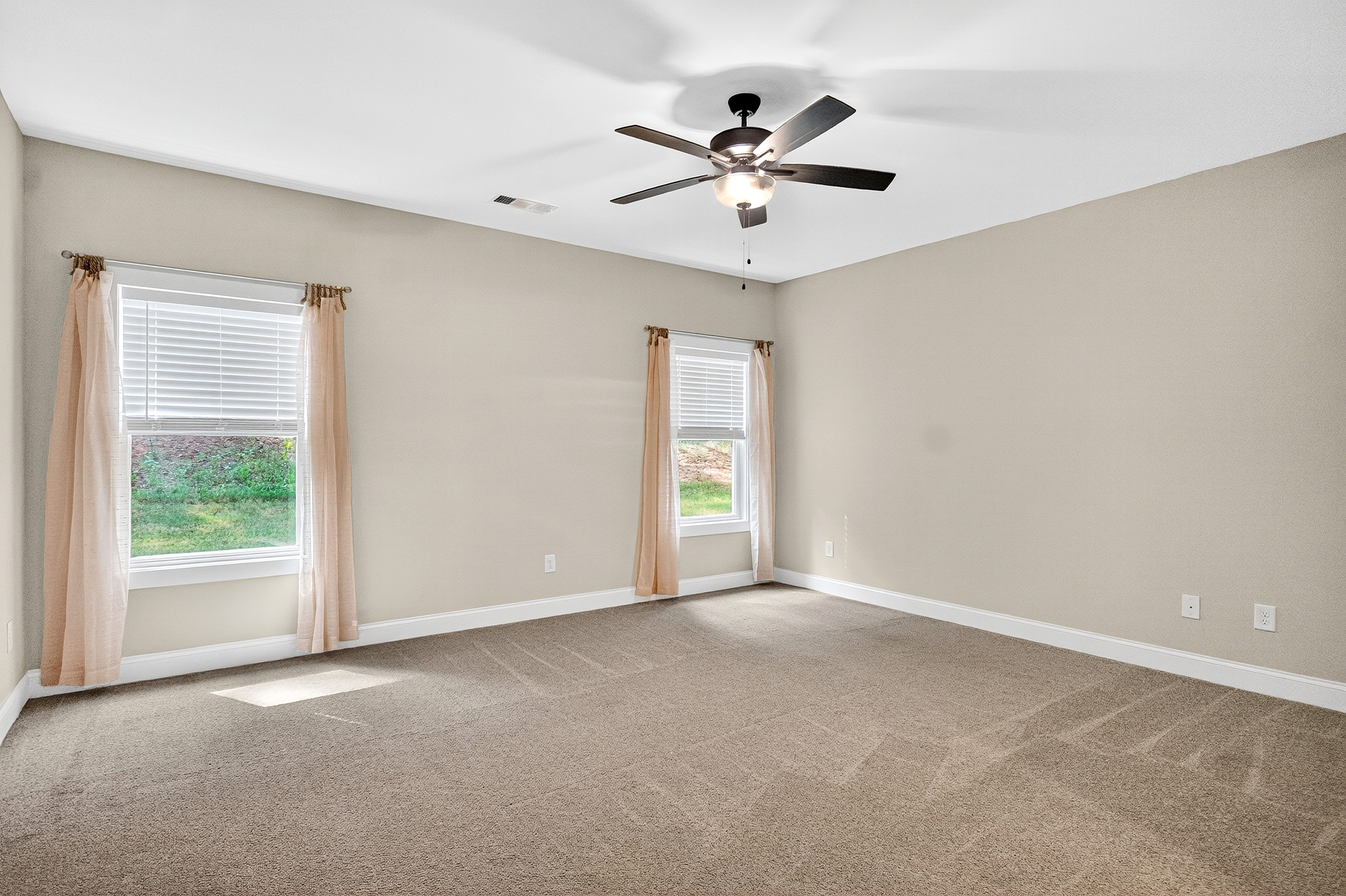 Moreland, Georgia, 30259, United States, 4 Bedrooms Bedrooms, ,3 BathroomsBathrooms,Residential,For Sale,1951198