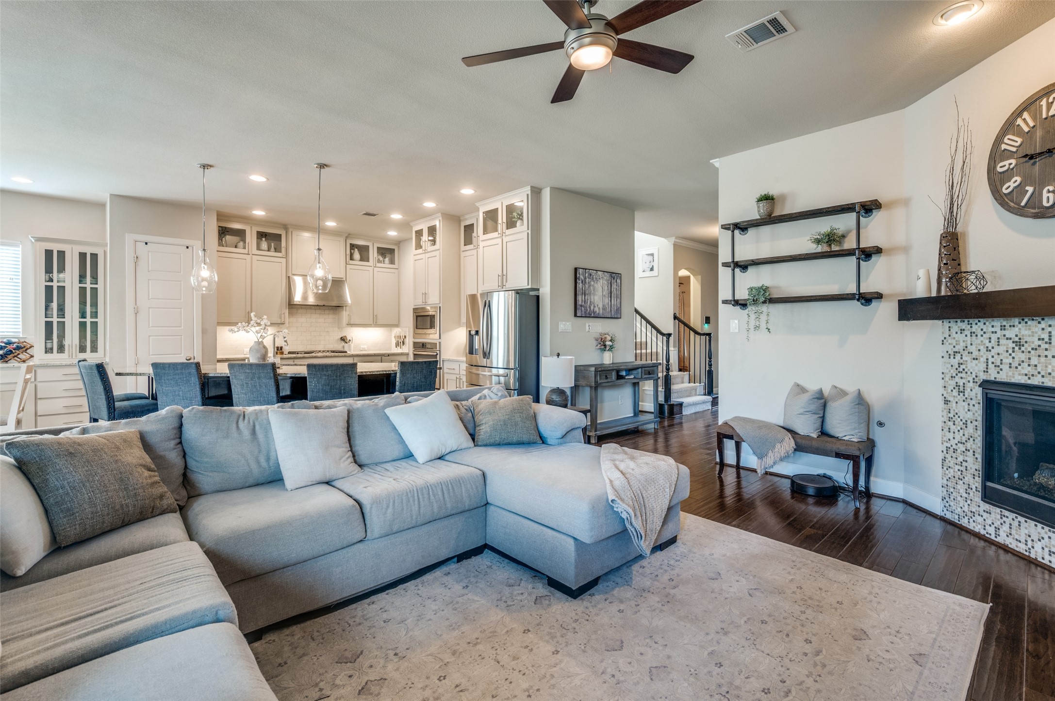 Arlington, Texas, 76005, United States, 4 Bedrooms Bedrooms, ,4 BathroomsBathrooms,Residential,For Sale,1857348