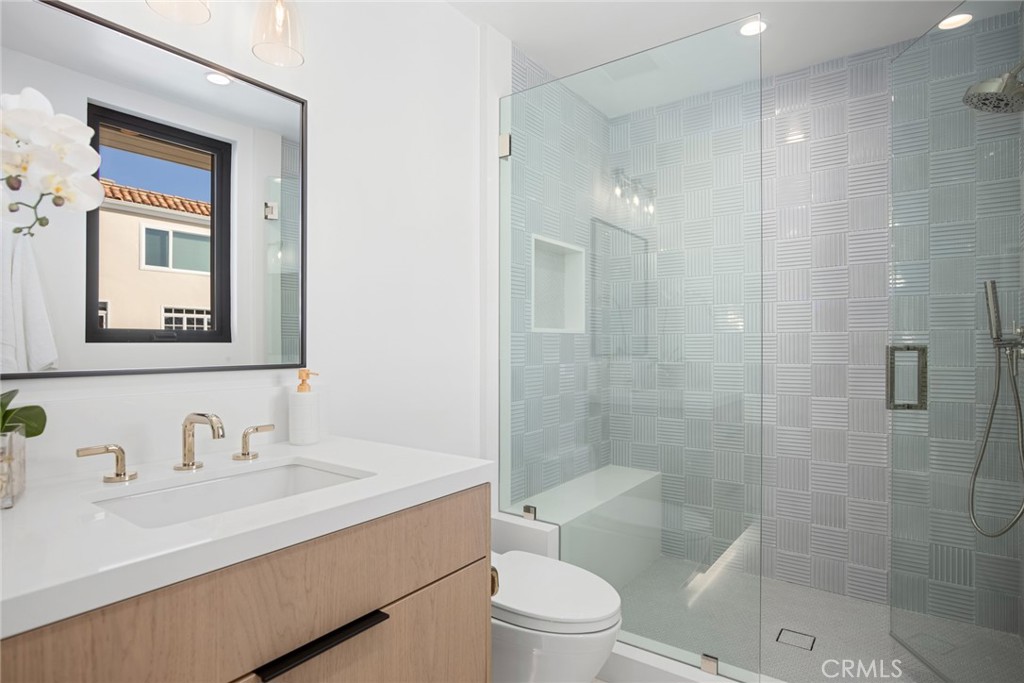 Corona del Mar, California, 92625, United States, 4 Bedrooms Bedrooms, ,5 BathroomsBathrooms,Residential,For Sale,1903577