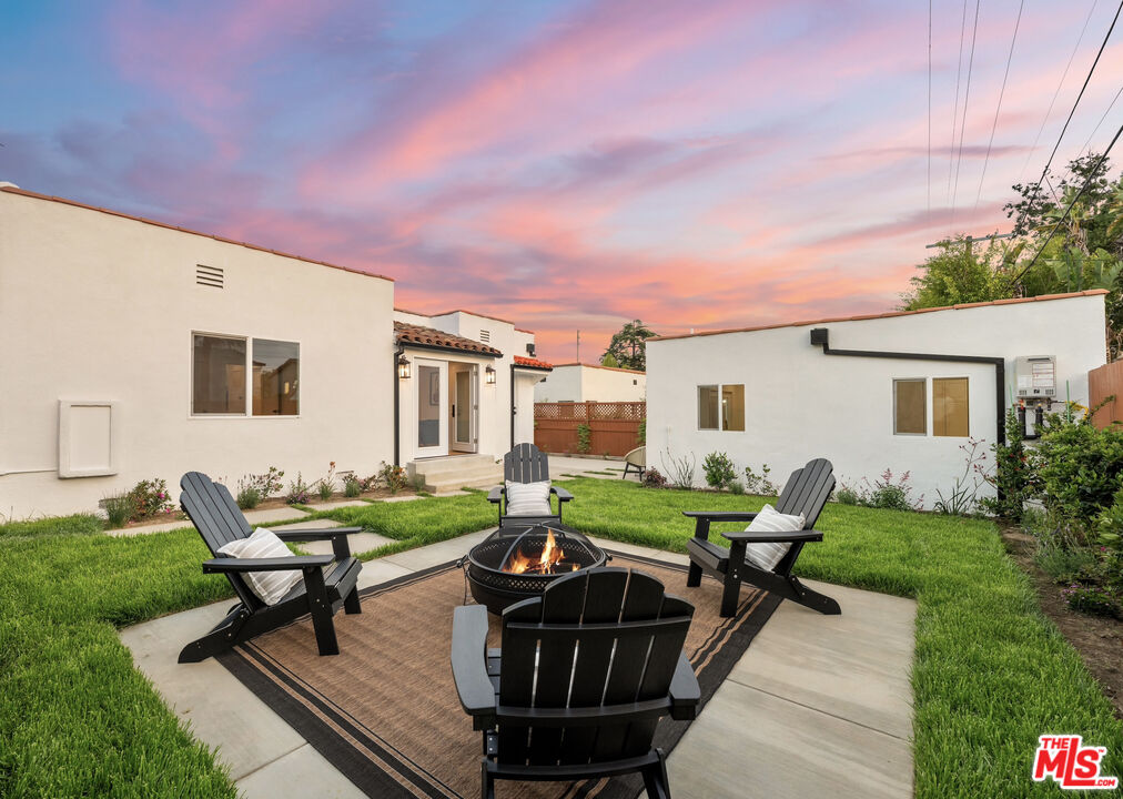 Los Angeles, California, 90019, United States, 4 Bedrooms Bedrooms, ,4 BathroomsBathrooms,Residential,For Sale,1889946