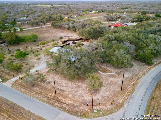 Floresville, Texas, 78114, United States, 6 Bedrooms Bedrooms, ,3 BathroomsBathrooms,Residential,For Sale,1754685