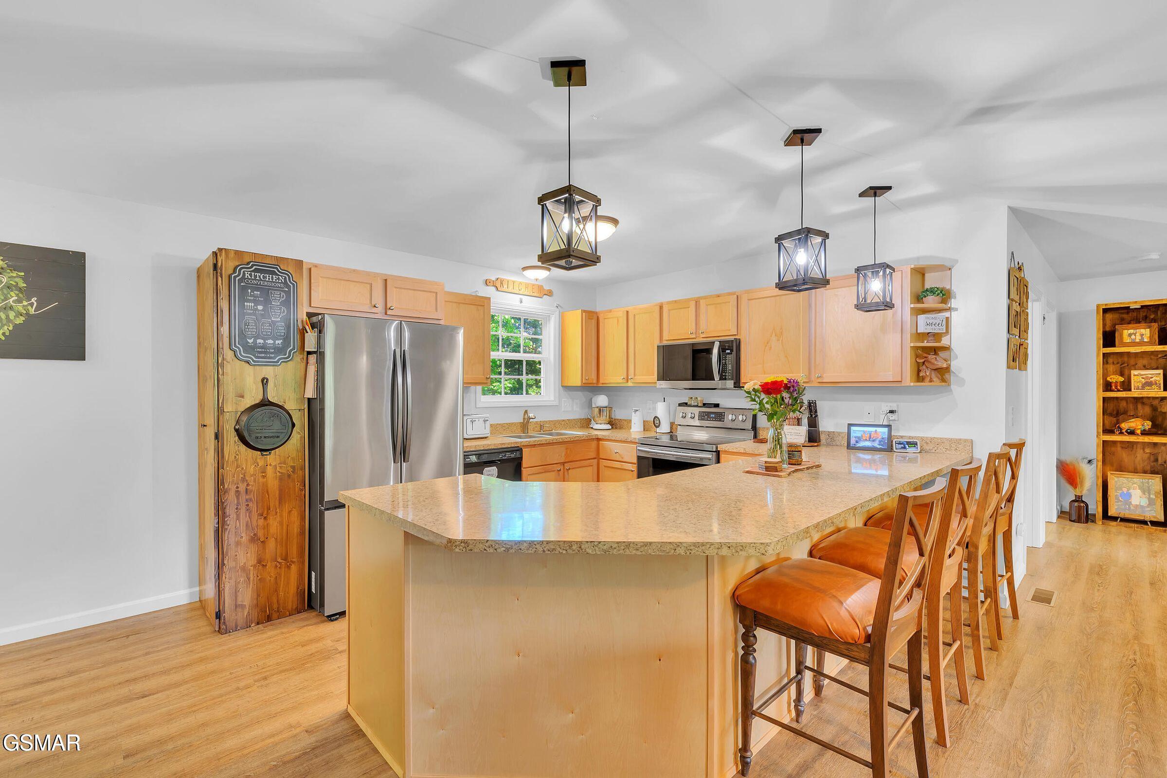 Bybee, Tennessee, 37713, United States, 4 Bedrooms Bedrooms, ,2 BathroomsBathrooms,Residential,For Sale,1980486