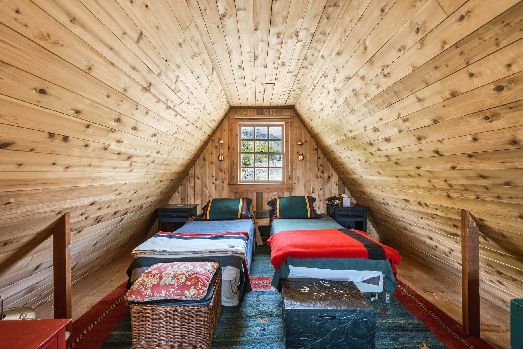  The Juniper Cabin: A Wild Invitation to See the World Differently - 物件實景