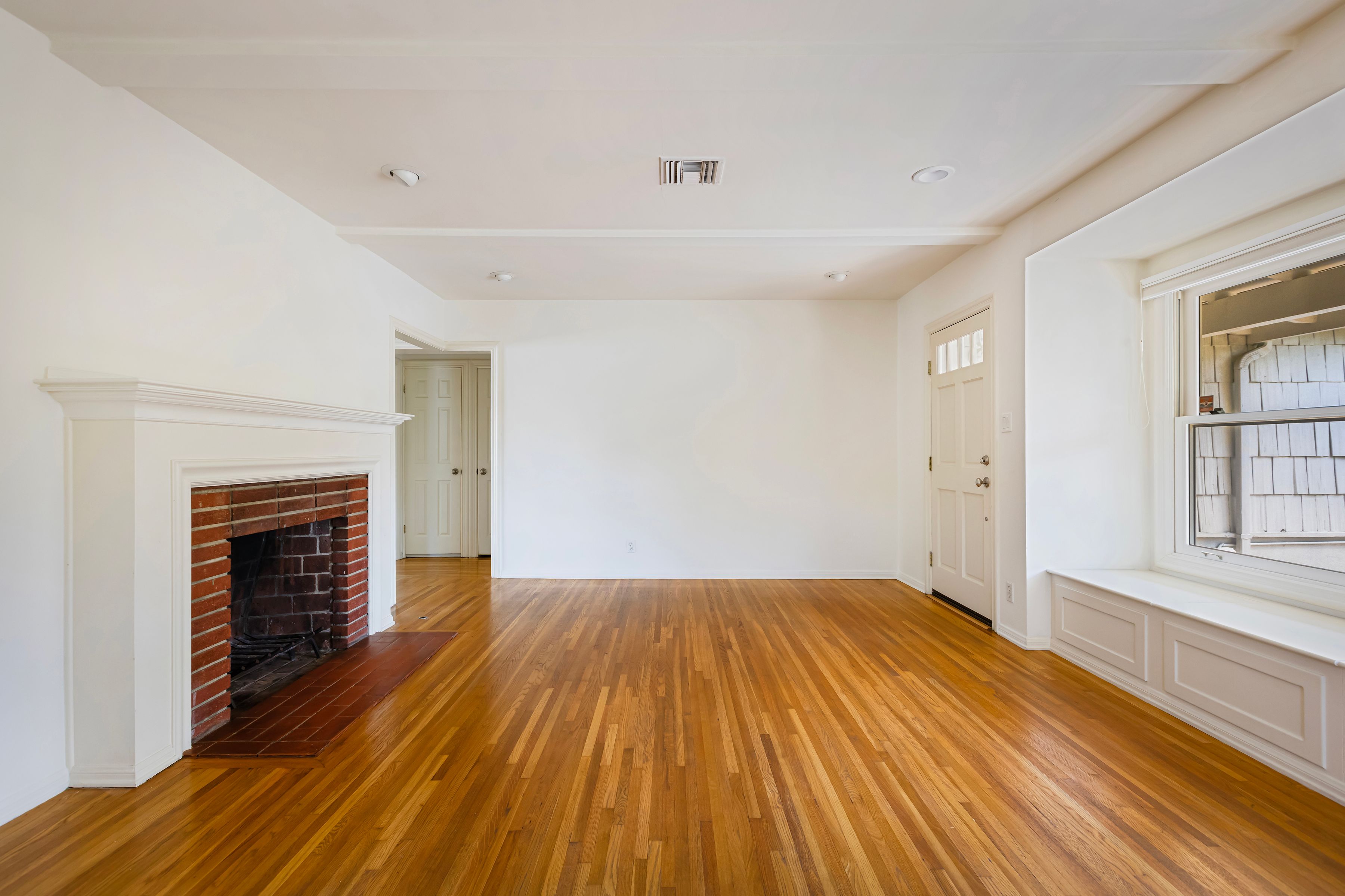  5005 Varna Avenue - 物件實景