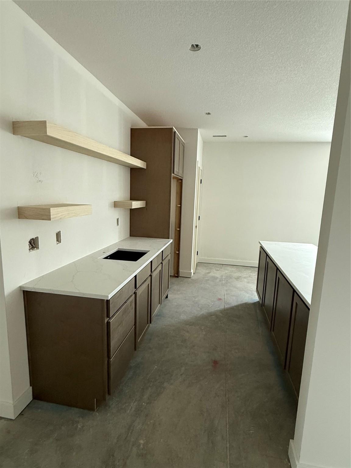 Urbandale, Iowa, 50111, United States, 4 Bedrooms Bedrooms, ,3 BathroomsBathrooms,Residential,For Sale,1872106