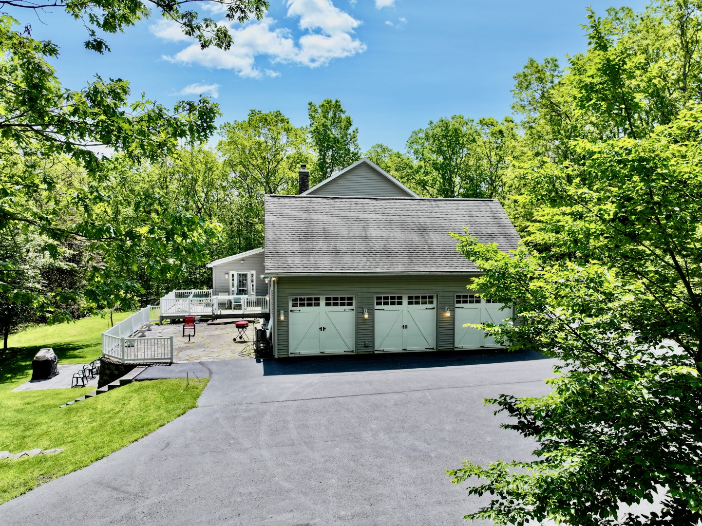 Hawley, Pennsylvania, 18428, United States, 3 Bedrooms Bedrooms, ,4 BathroomsBathrooms,Residential,For Sale,1846687