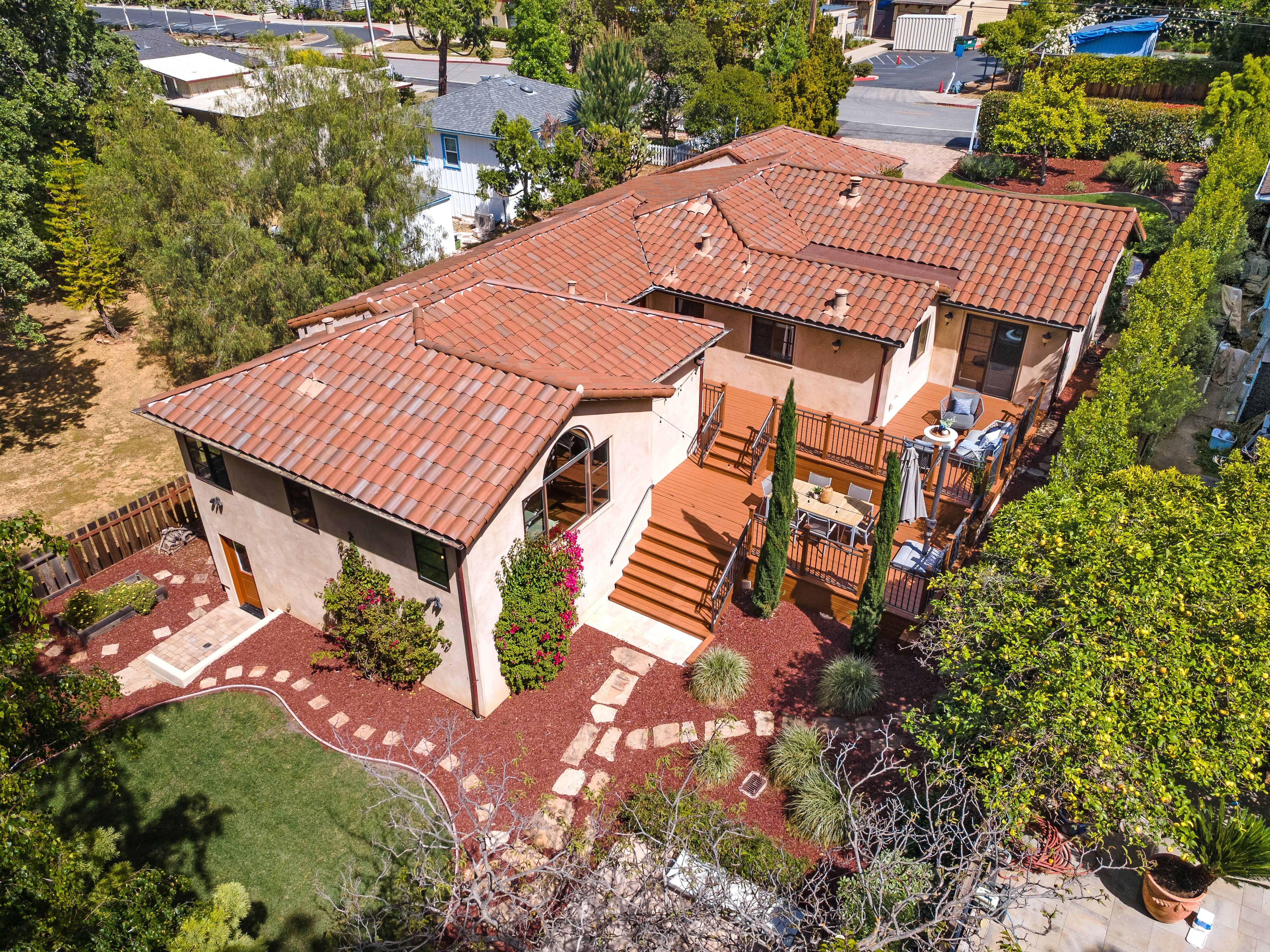  Mediterranean-Style Beauty with Garden Escape - 物件實景