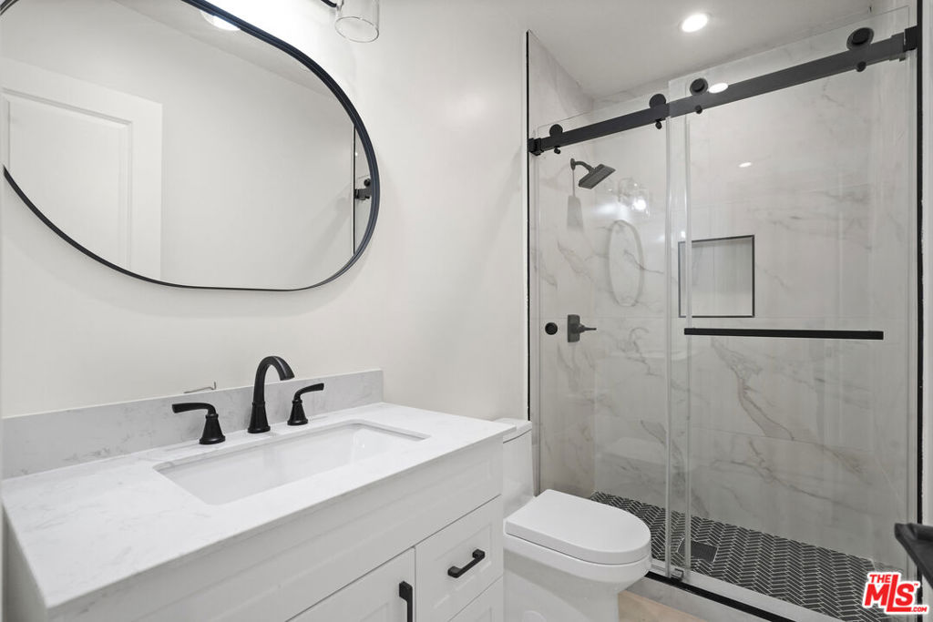 Los Angeles, California, 90007, United States, 5 Bedrooms Bedrooms, ,3 BathroomsBathrooms,Residential,For Sale,1975111