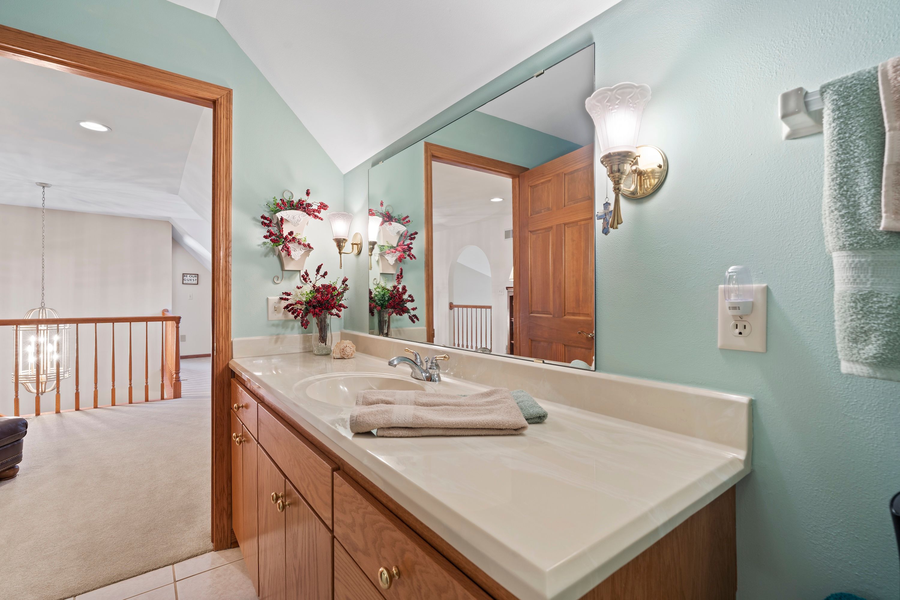  Spacious Side-by-Side Condo in Brookfield - 物件實景