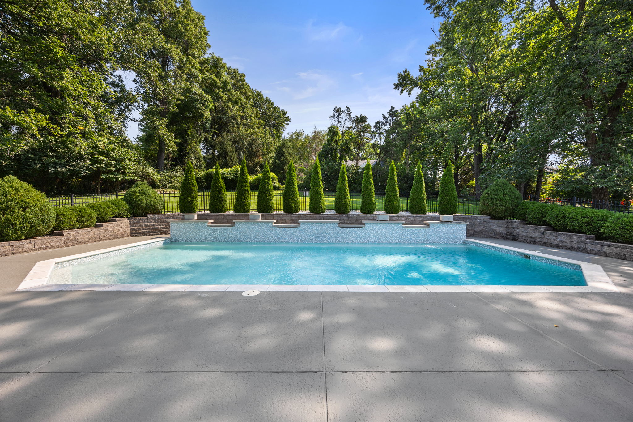  This classic Berkshire home offers curb appeal galore - 物件實景