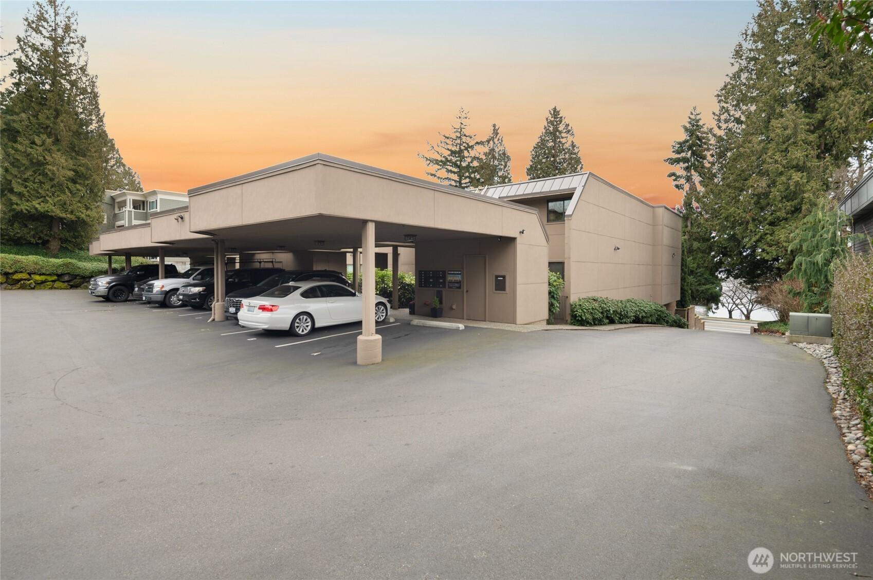 KIRKLAND, Washington, 98033, United States, 2 Bedrooms Bedrooms, ,2 BathroomsBathrooms,Residential,For Sale,1827851