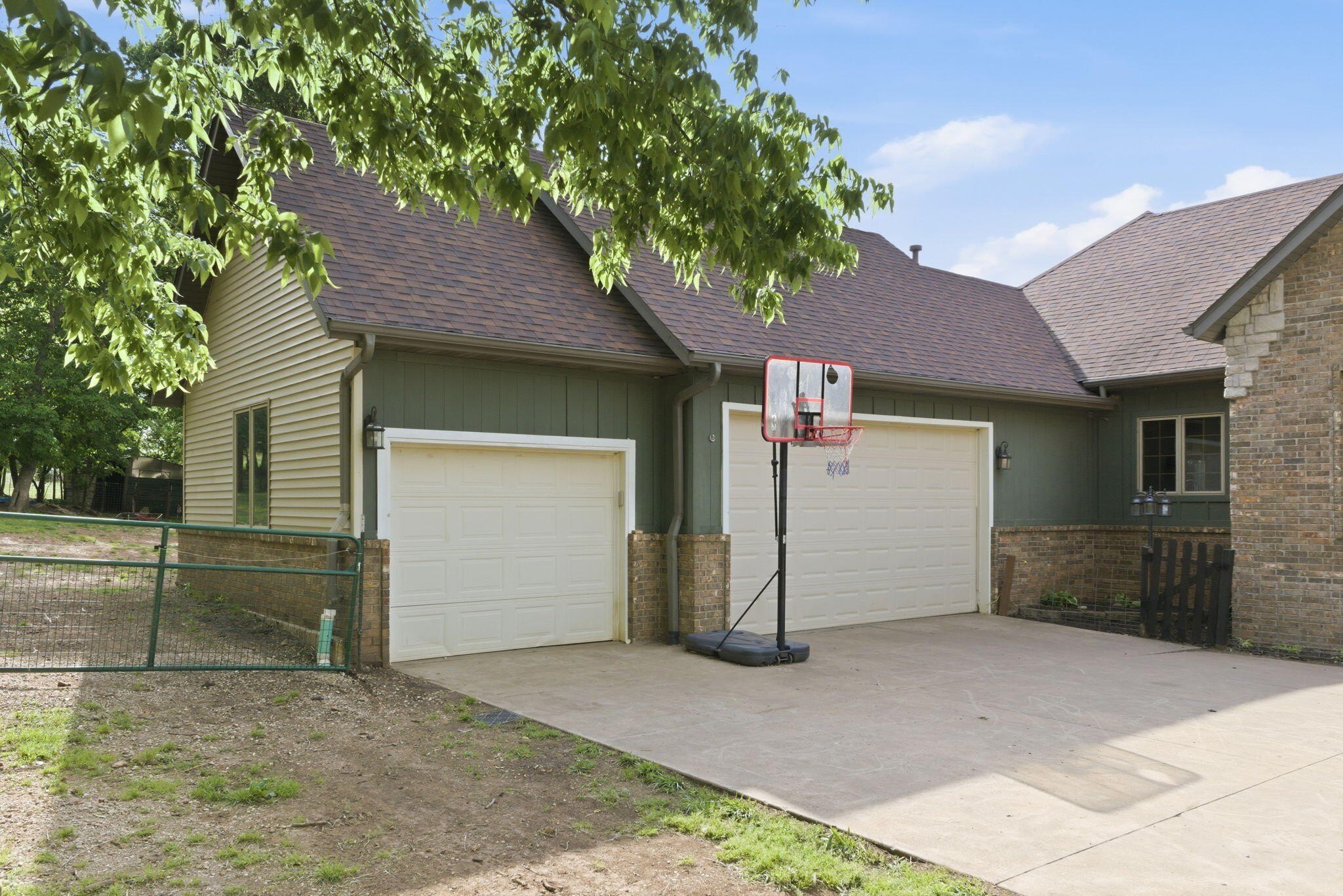 Walnut Grove, Missouri, 65770, United States, 5 Bedrooms Bedrooms, ,3 BathroomsBathrooms,Residential,For Sale,2045196