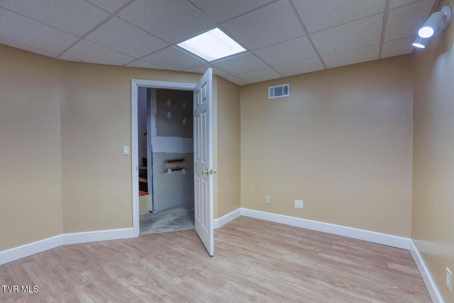 Rogersville, Tennessee, 37857, United States, 4 Bedrooms Bedrooms, ,4 BathroomsBathrooms,Residential,For Sale,1977931