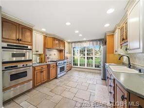 Camdenton, Missouri, 65020, United States, 4 Bedrooms Bedrooms, ,5 BathroomsBathrooms,Residential,For Sale,1989122