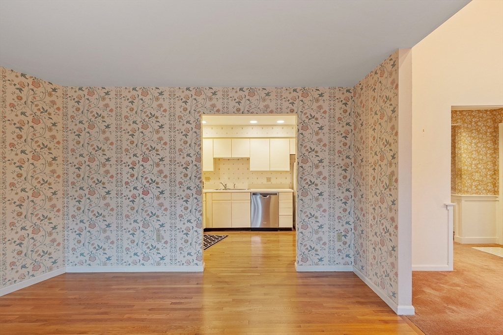 Worcester, Massachusetts, 01609, United States, 3 Bedrooms Bedrooms, ,4 BathroomsBathrooms,Residential,For Sale,1987815