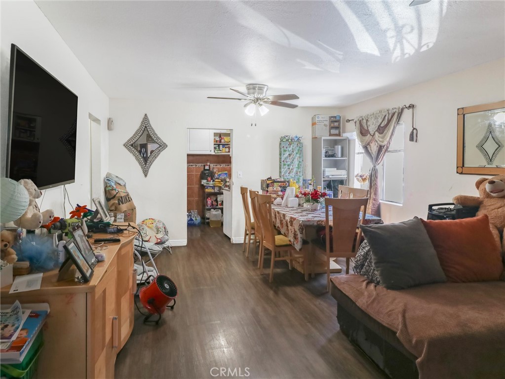 Los Angeles, California, 90003, United States, 5 Bedrooms Bedrooms, ,3 BathroomsBathrooms,Residential,For Sale,1935114