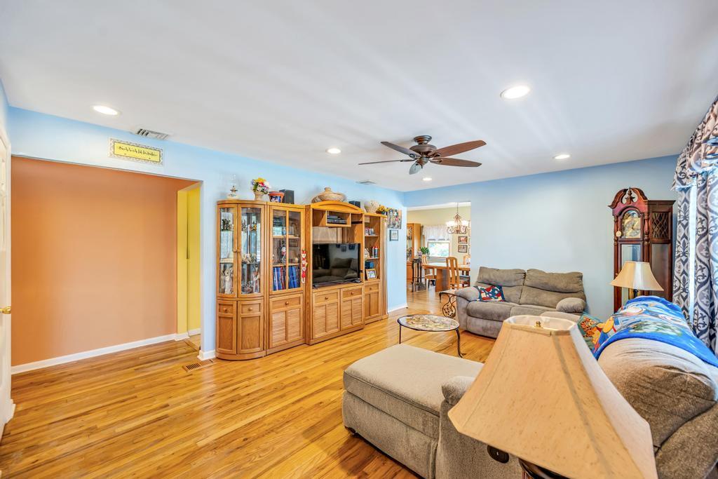 Islip Terrace, New York, 11752, United States, 3 Bedrooms Bedrooms, ,3 BathroomsBathrooms,Residential,For Sale,1898888