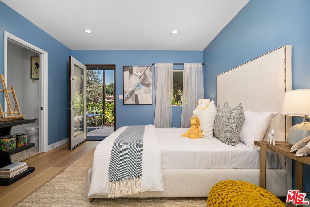 Los Angeles, California, 90064, United States, 3 Bedrooms Bedrooms, ,4 BathroomsBathrooms,Residential,For Sale,1940581