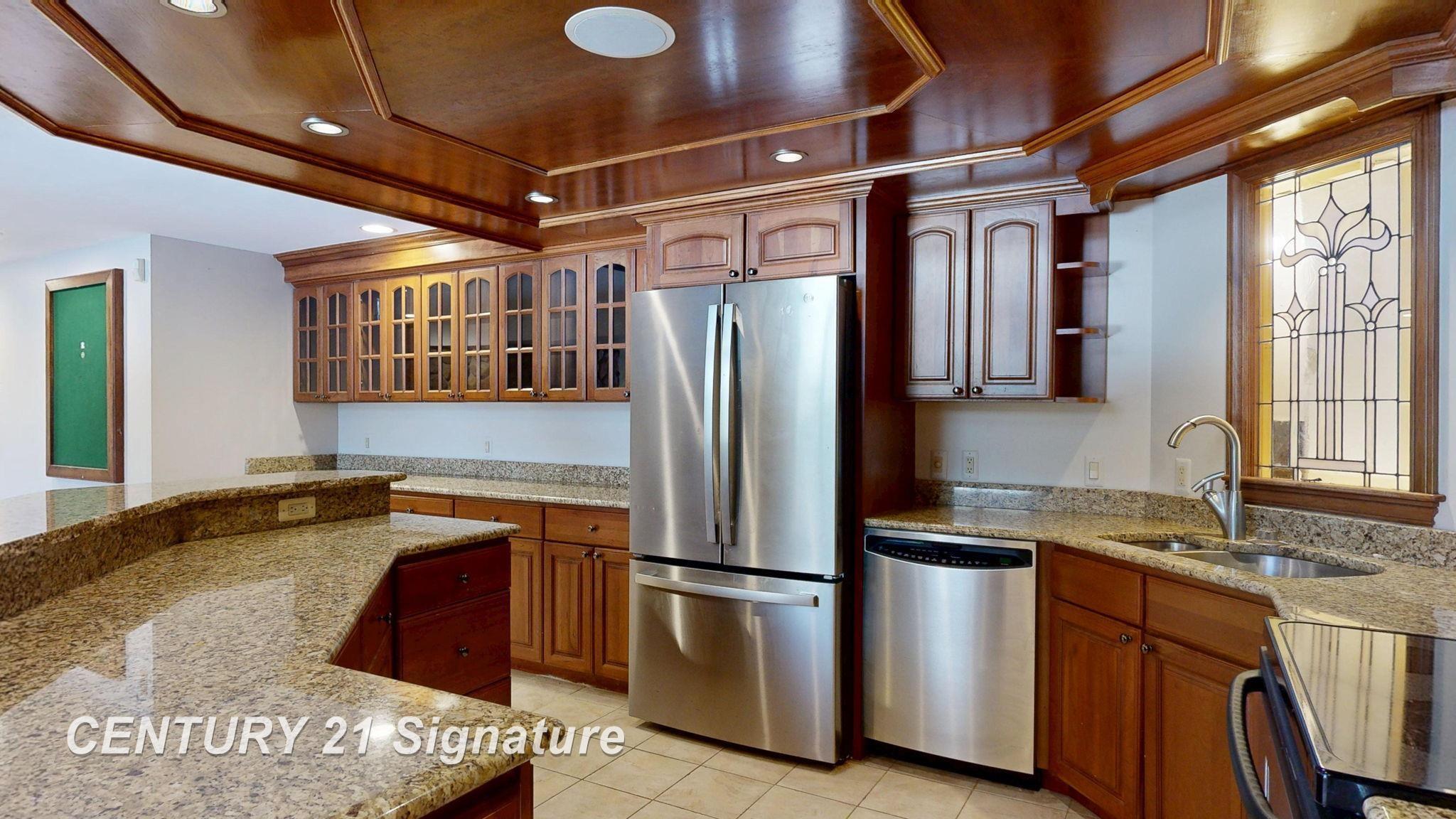 Fenton, Michigan, 48430, United States, 6 Bedrooms Bedrooms, ,4 BathroomsBathrooms,Residential,For Sale,1976063