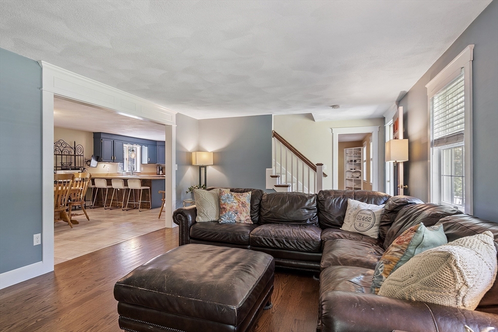 Lunenburg, Massachusetts, 01462, United States, 4 Bedrooms Bedrooms, ,3 BathroomsBathrooms,Residential,For Sale,1885321