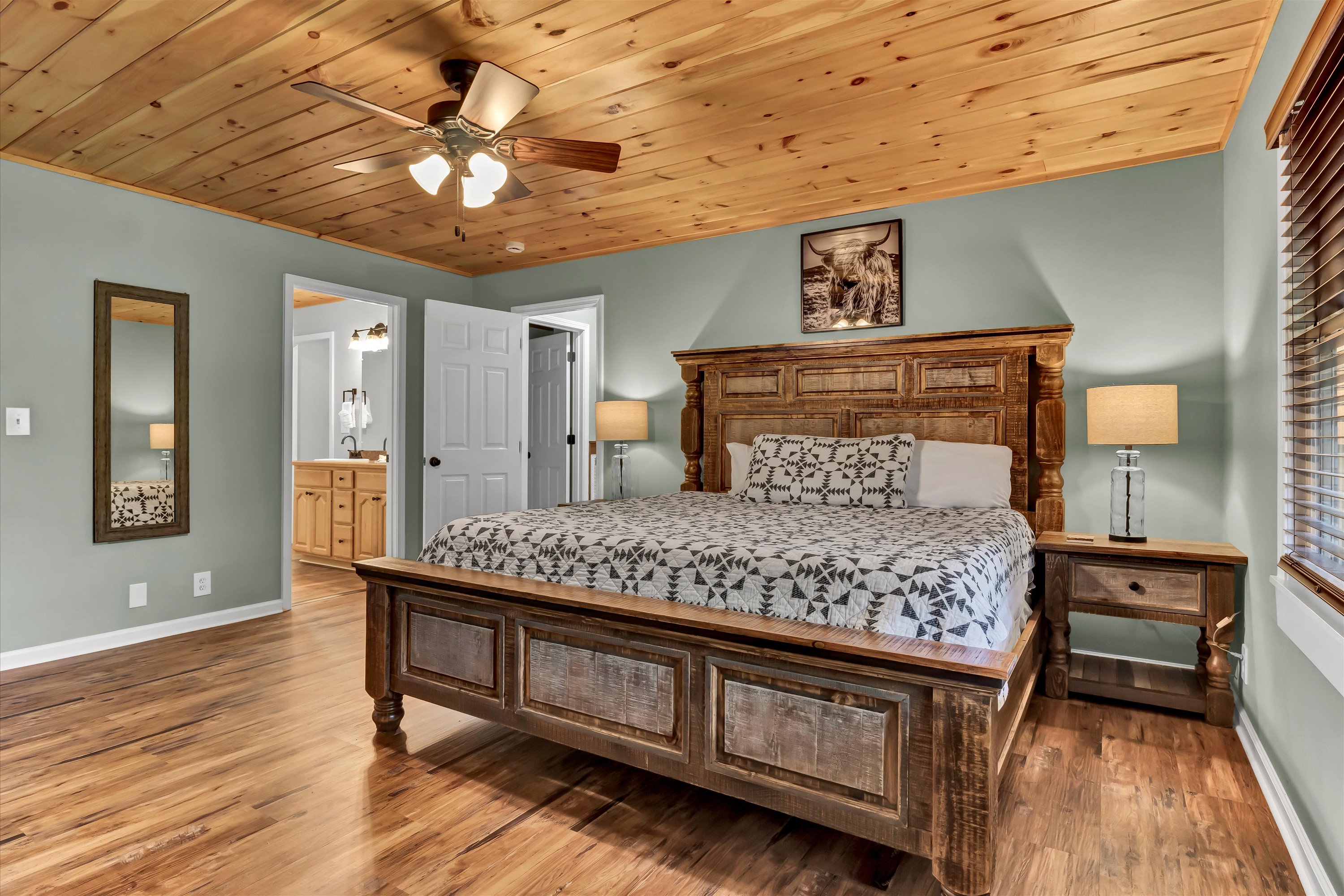 Sevierville, Tennessee, 37862, United States, 4 Bedrooms Bedrooms, ,5 BathroomsBathrooms,Residential,For Sale,1915370